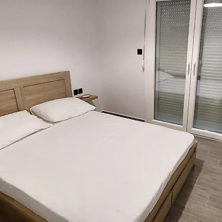 Chris House - ξυλόκαστρο Holiday home *